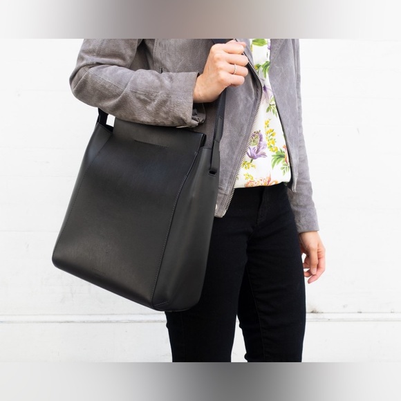 Everlane Form Bag Black Made in Italy NWT - Picture 1 of 8